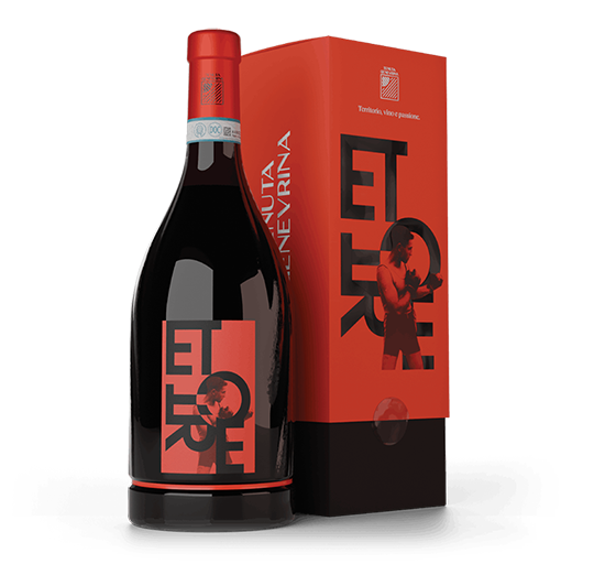 Bottiglia di Fiore, un vino elegante con un design raffinato e floreale sull'etichetta.